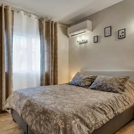 200m From The Beach, Jacuzzi, Swimming Pool, Bbq *