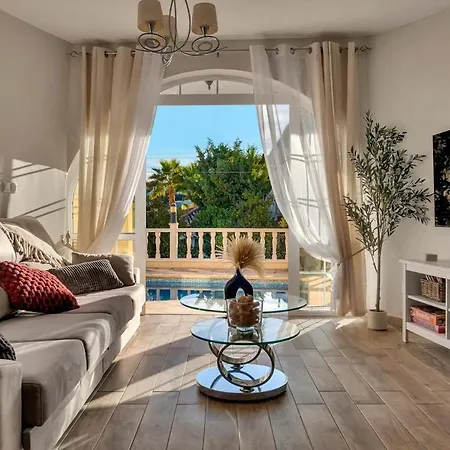 Villa 200m From The Beach, Jacuzzi, Swimming Pool, Bbq *